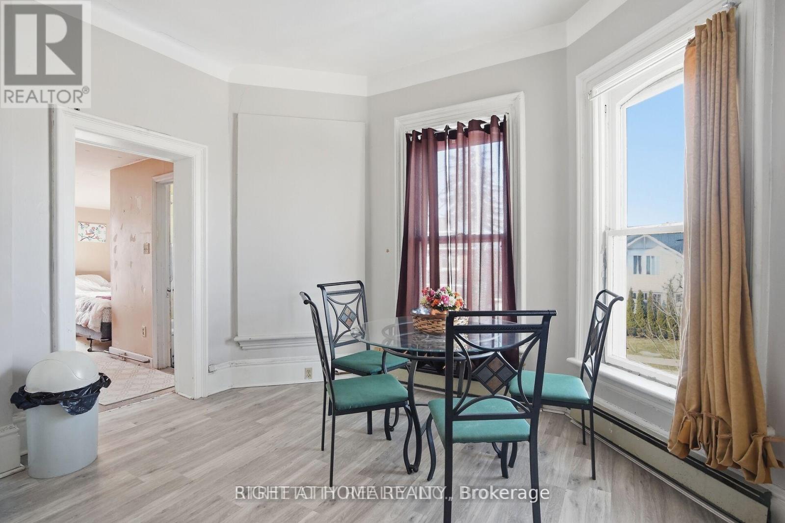 82 WELLINGTON STREET - 19