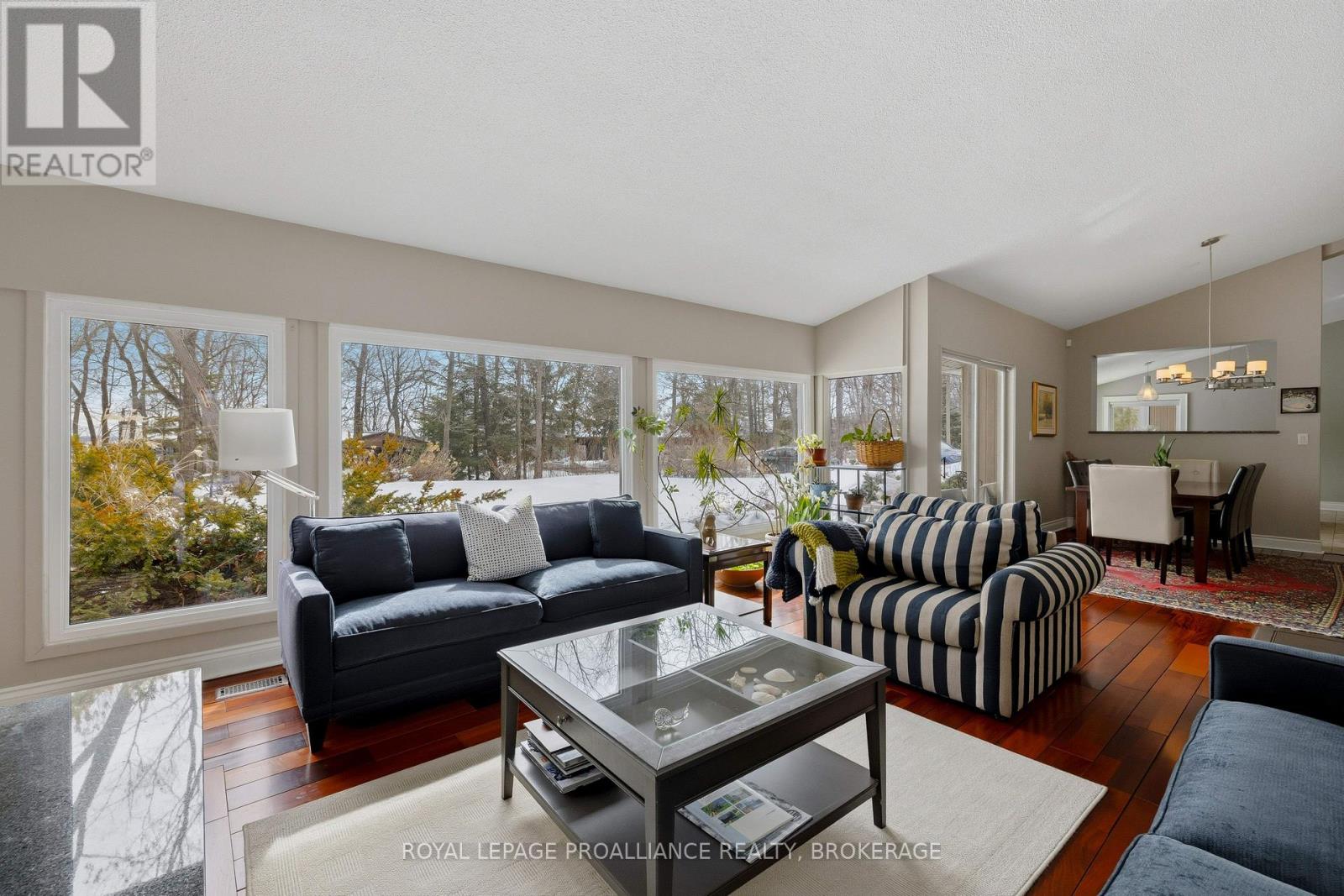 27 RIVERSIDE DRIVE - 18