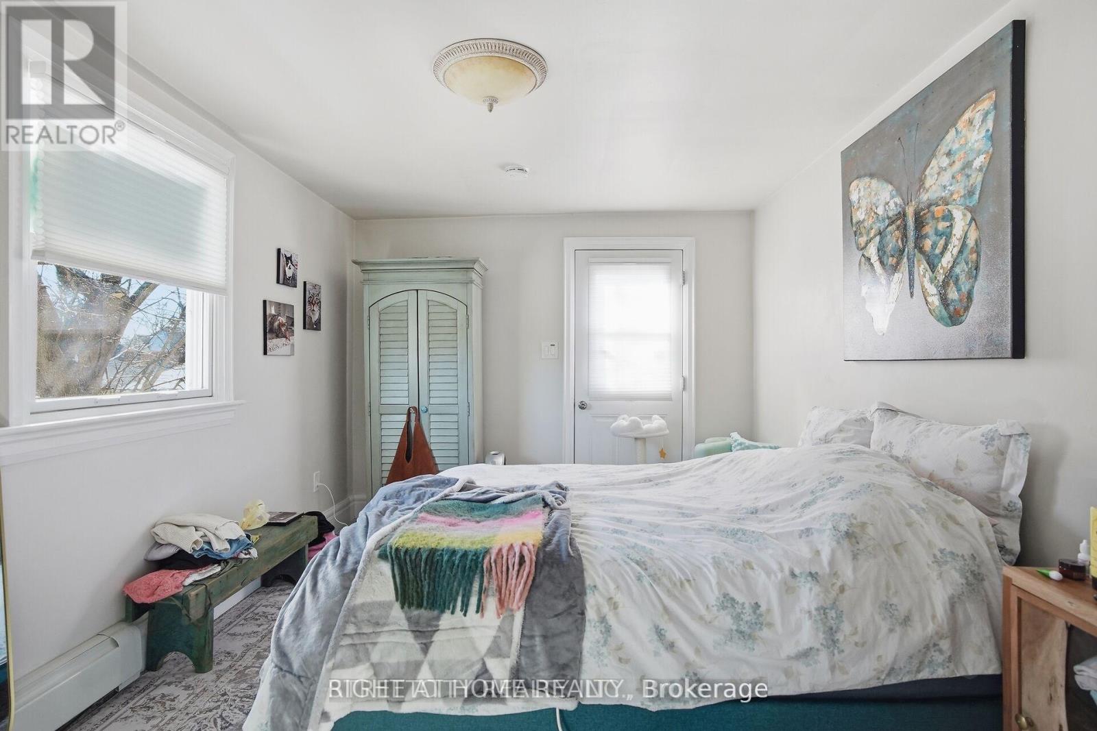 82 WELLINGTON STREET - 25