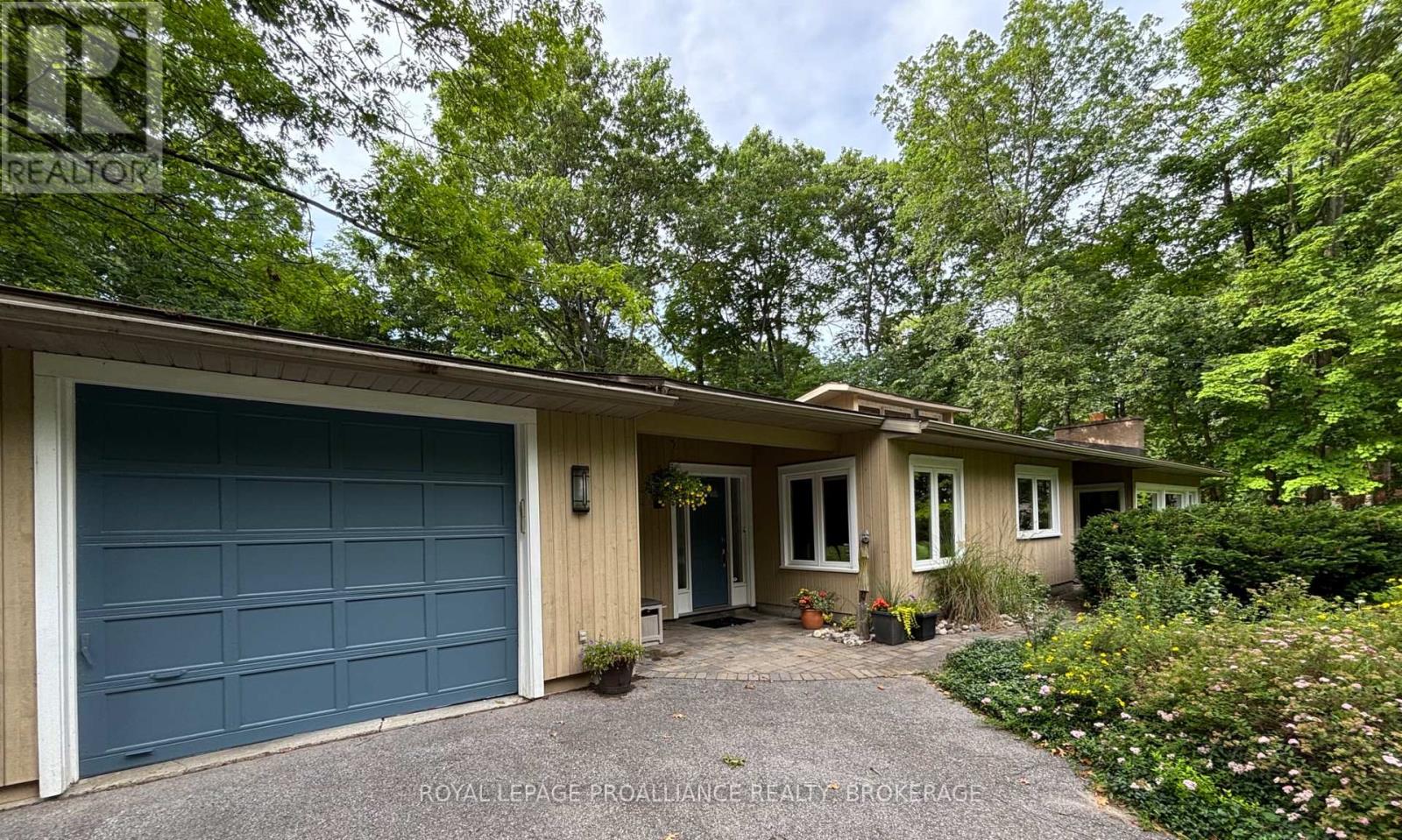 27 RIVERSIDE DRIVE - 2