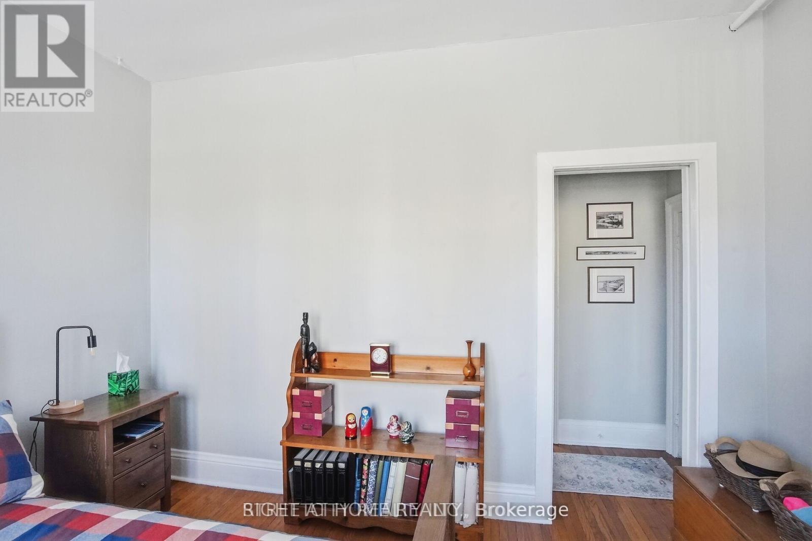 82 WELLINGTON STREET - 32