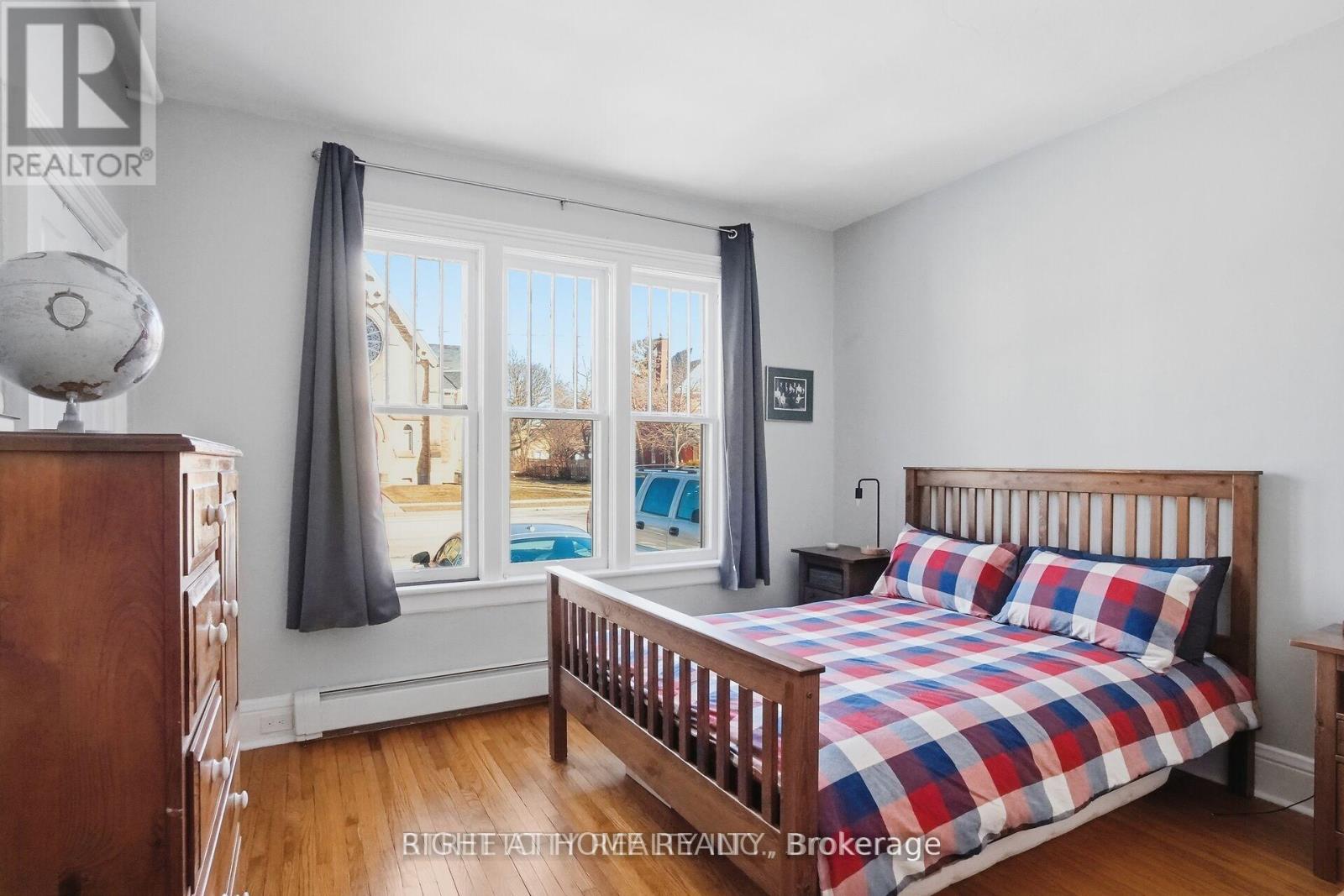 82 WELLINGTON STREET - 31