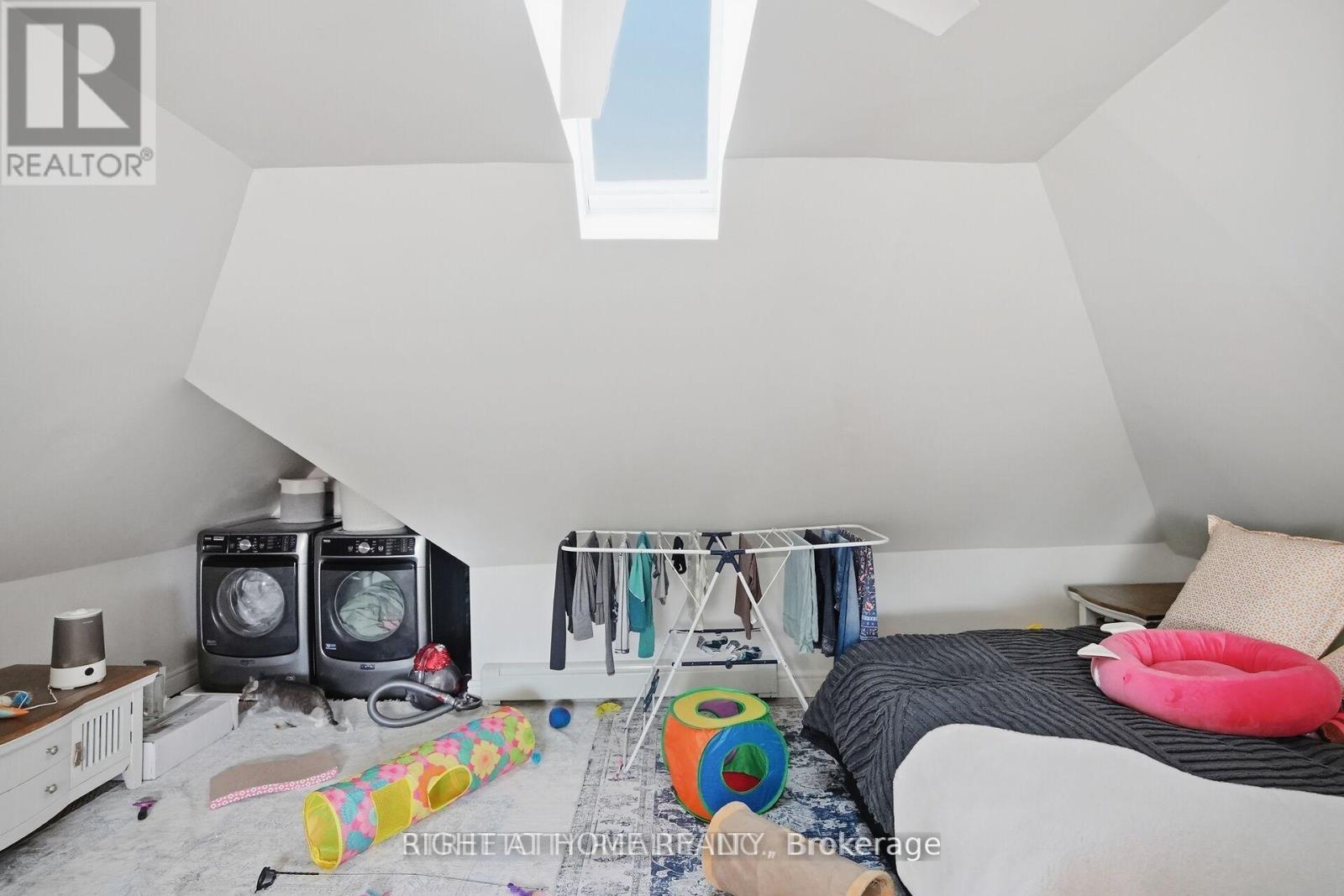 82 WELLINGTON STREET - 27