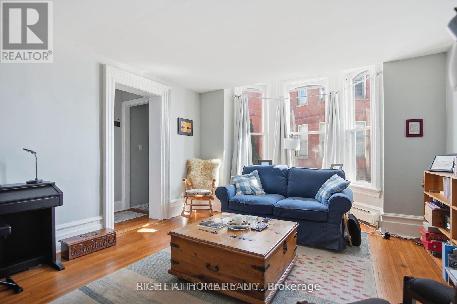 82 WELLINGTON STREET - 33