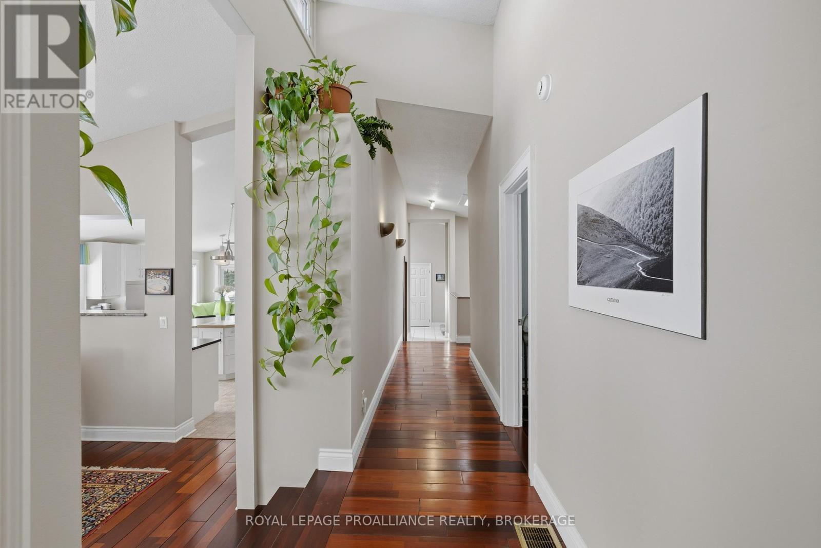 27 RIVERSIDE DRIVE - 8