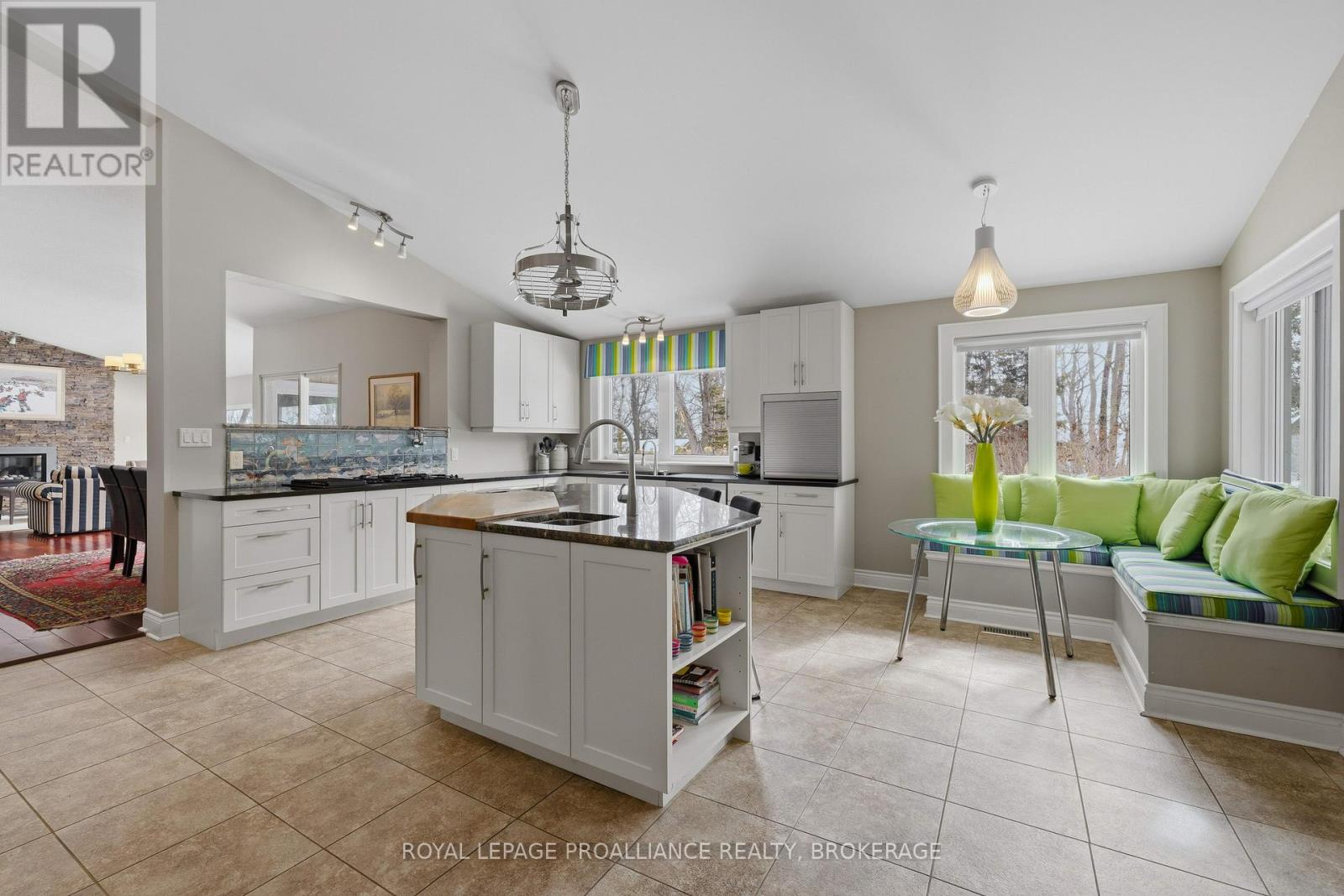27 RIVERSIDE DRIVE - 9