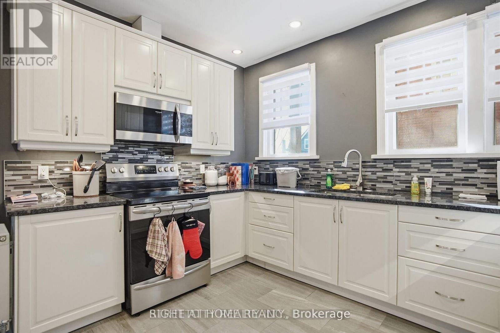 82 WELLINGTON STREET - 41