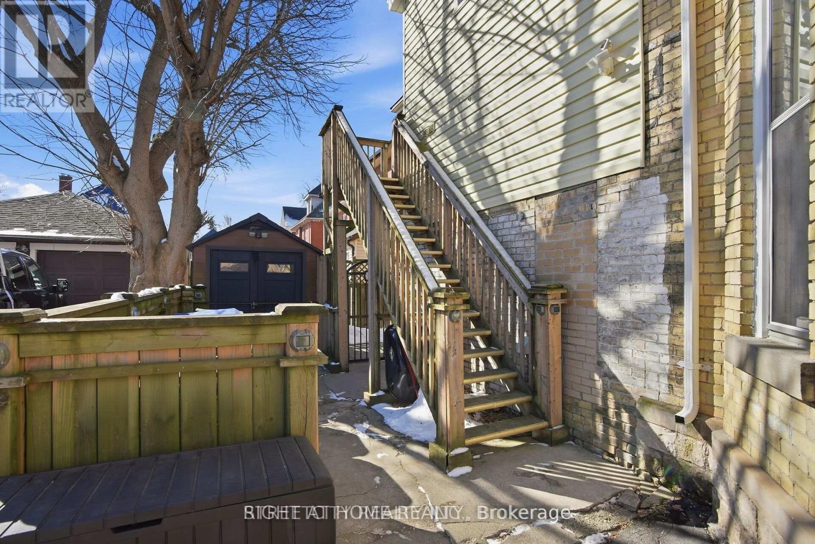 82 WELLINGTON STREET - 43