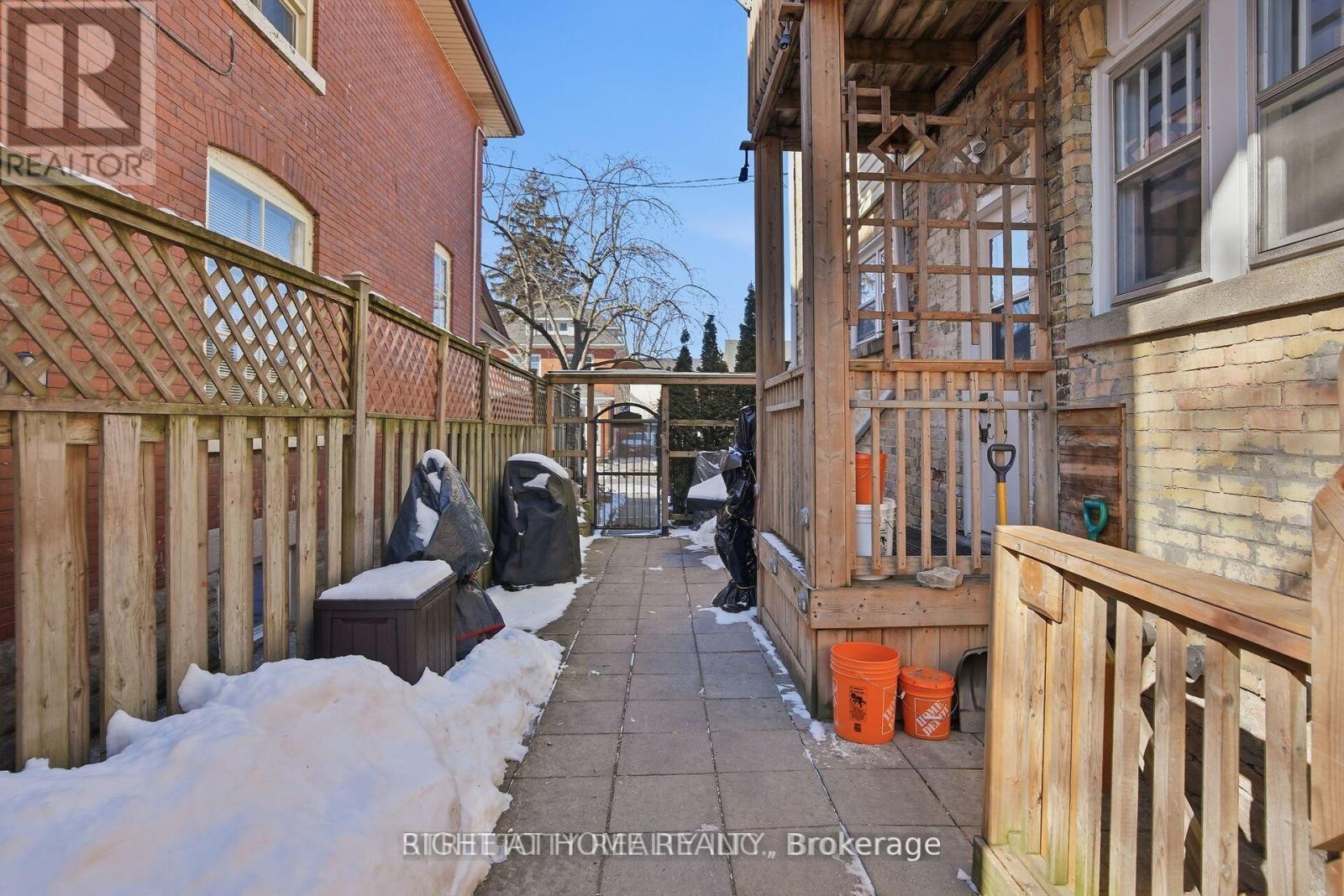 82 WELLINGTON STREET - 45