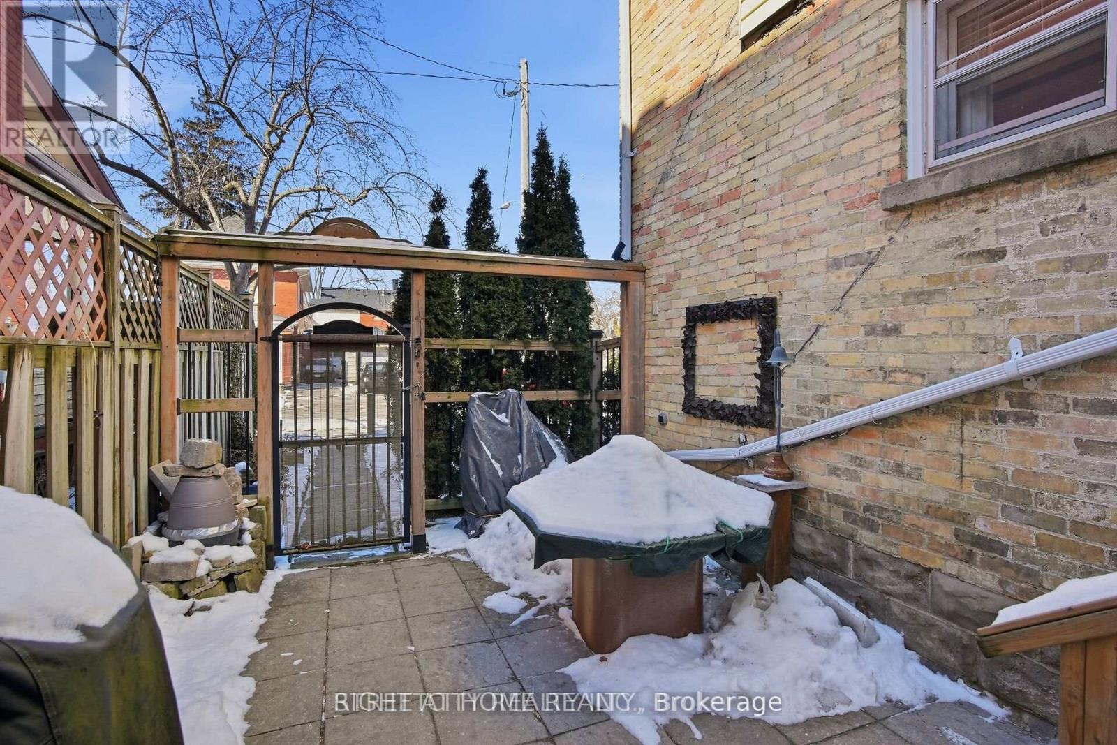 82 WELLINGTON STREET - 46
