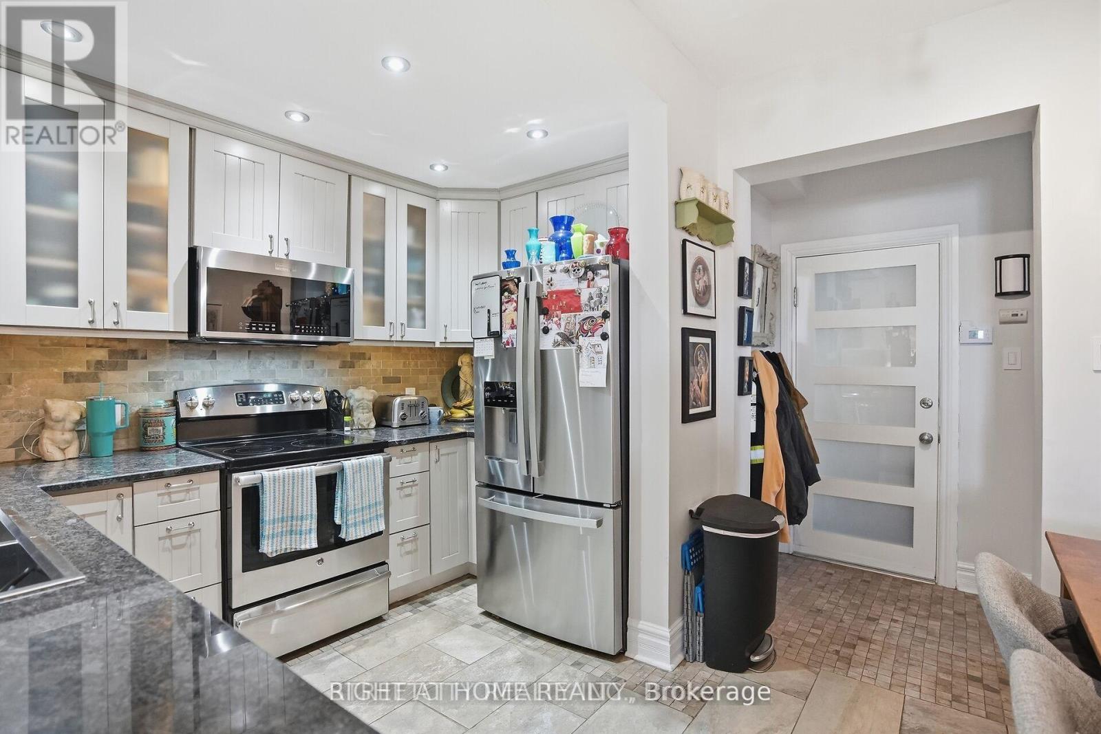 82 WELLINGTON STREET - 9