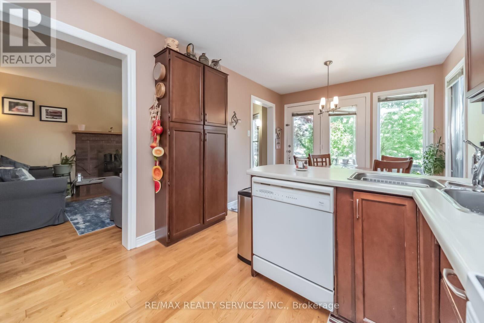 76 LEEWARD DRIVE - 22