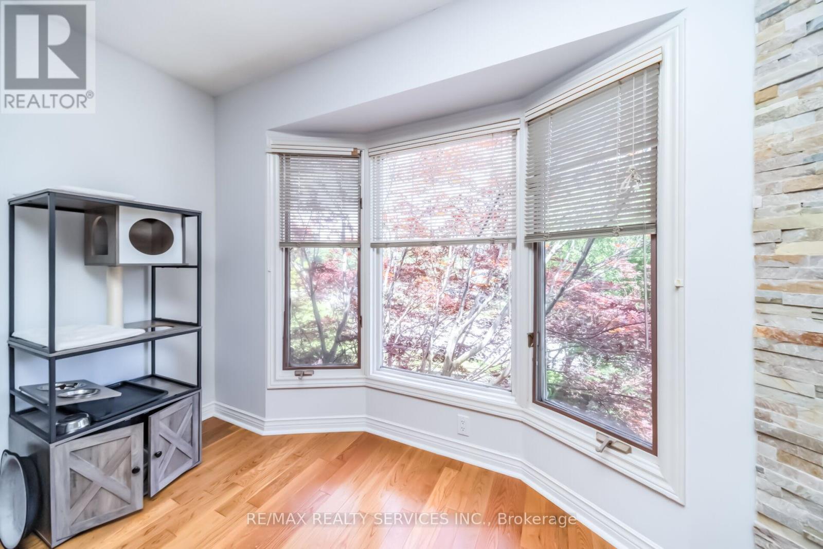 76 LEEWARD DRIVE - 32