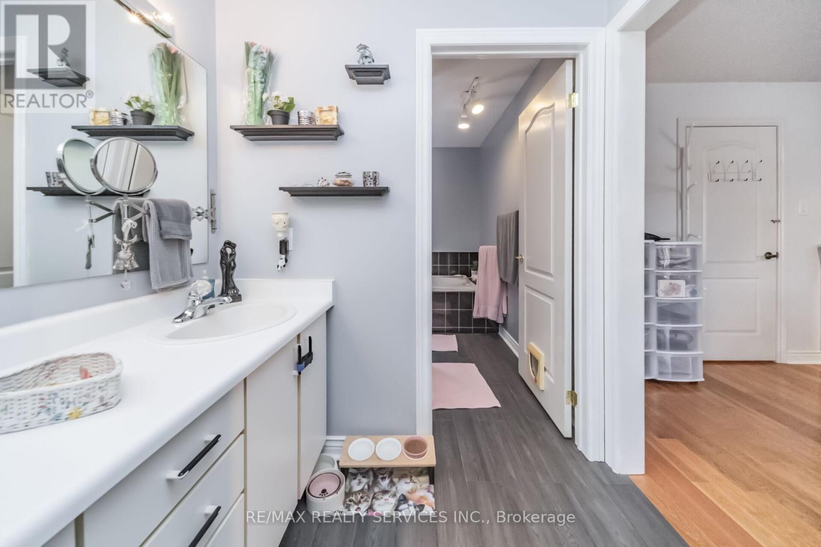 76 LEEWARD DRIVE - 34