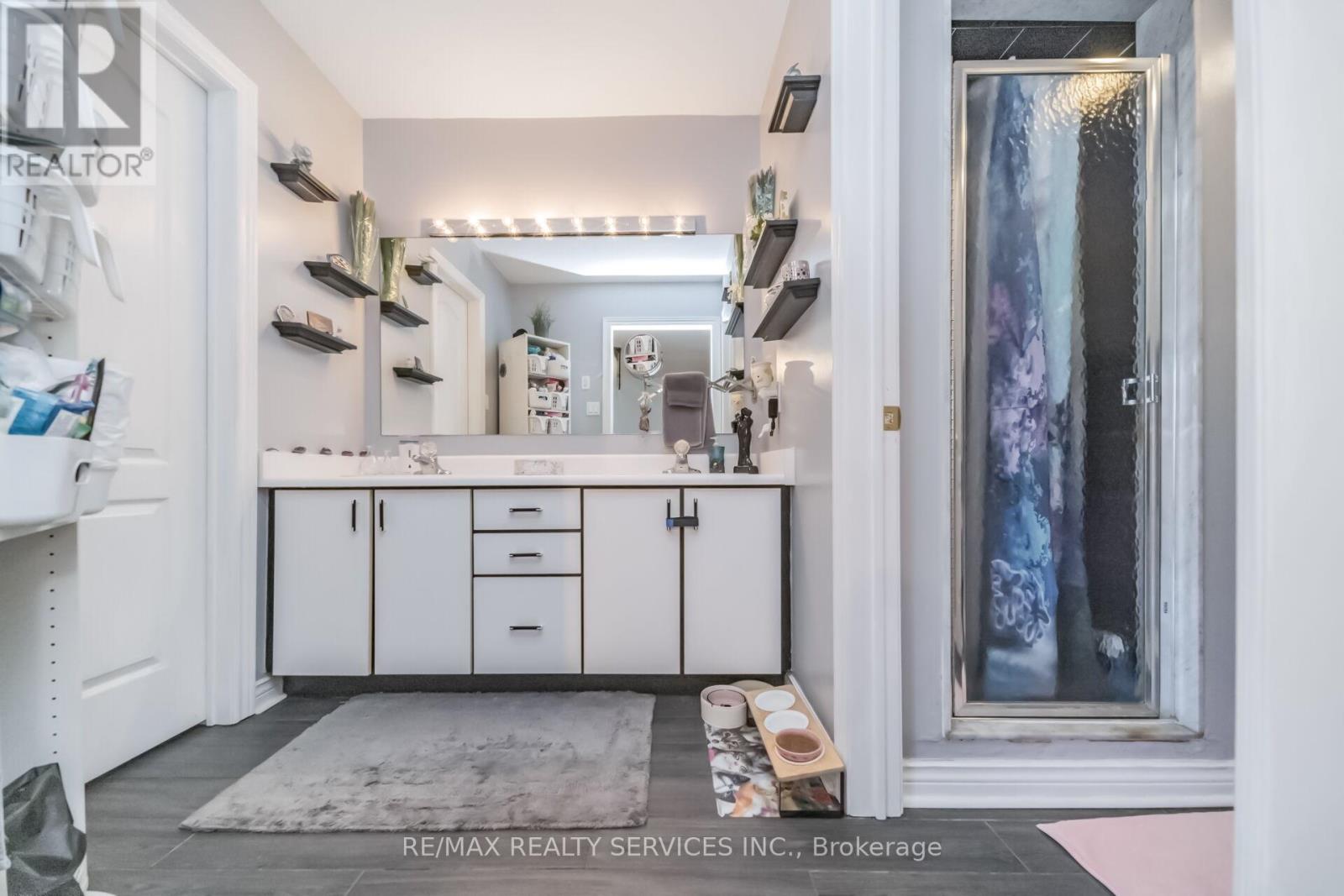76 LEEWARD DRIVE - 33