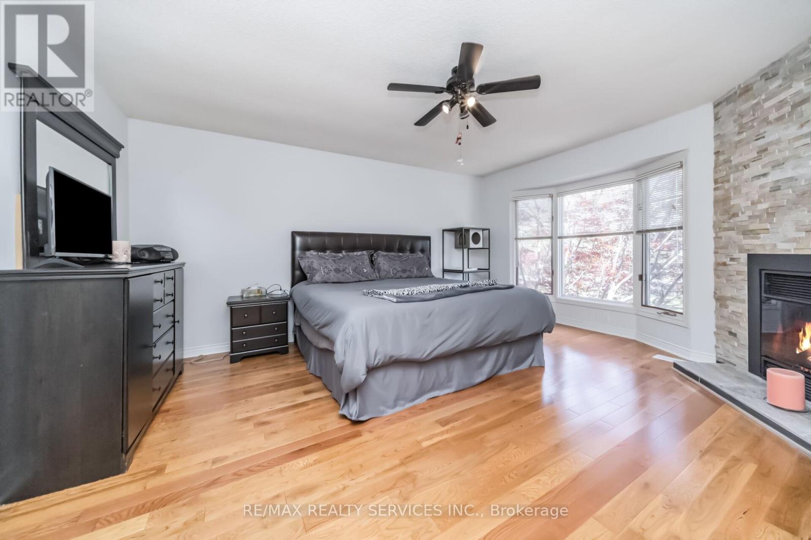 76 LEEWARD DRIVE - 31