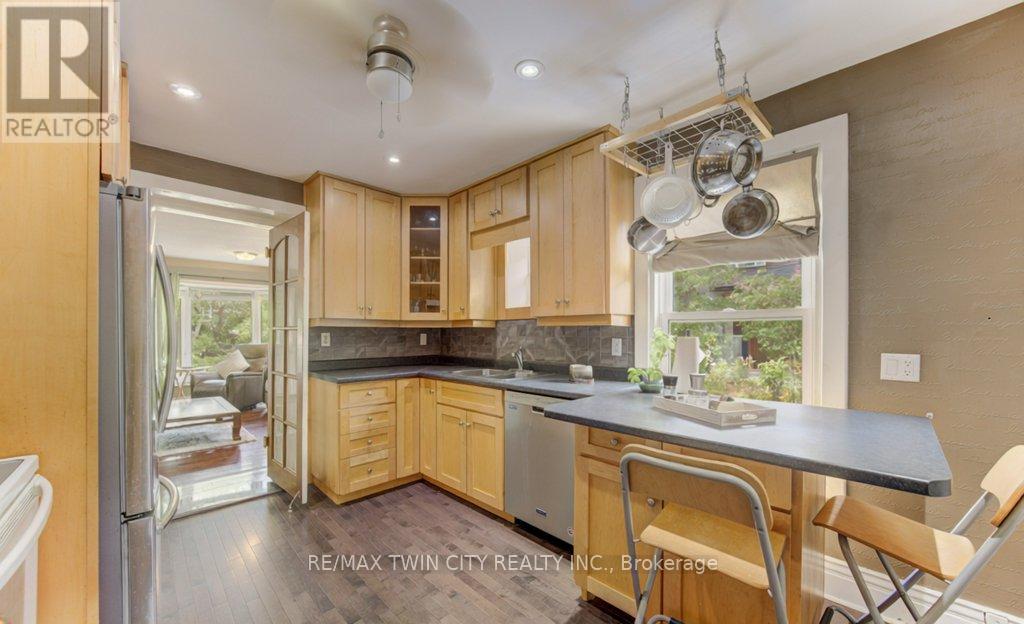 271 LONDON ROAD W - 10
