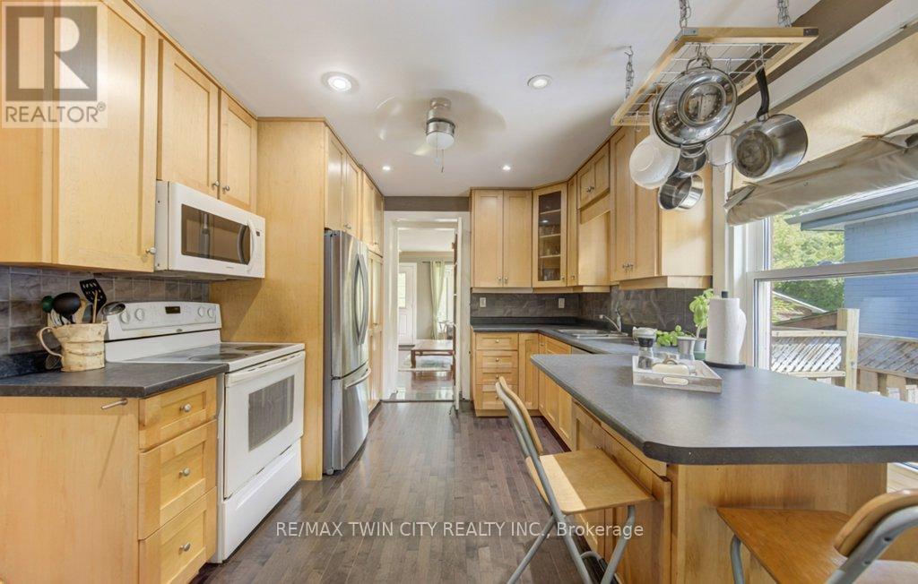 271 LONDON ROAD W - 11