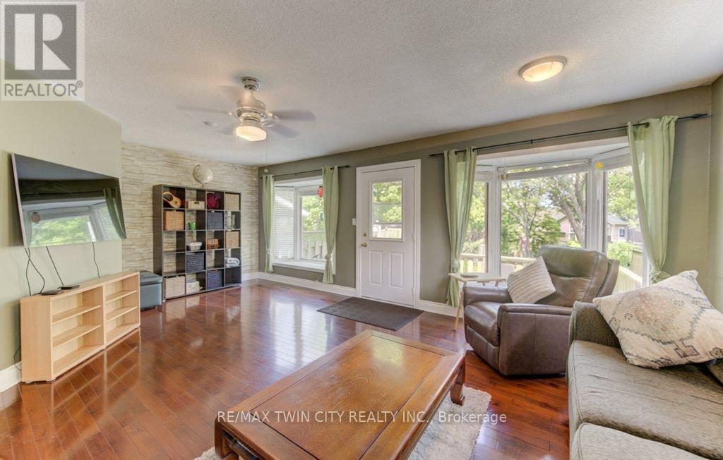 271 LONDON ROAD W - 13