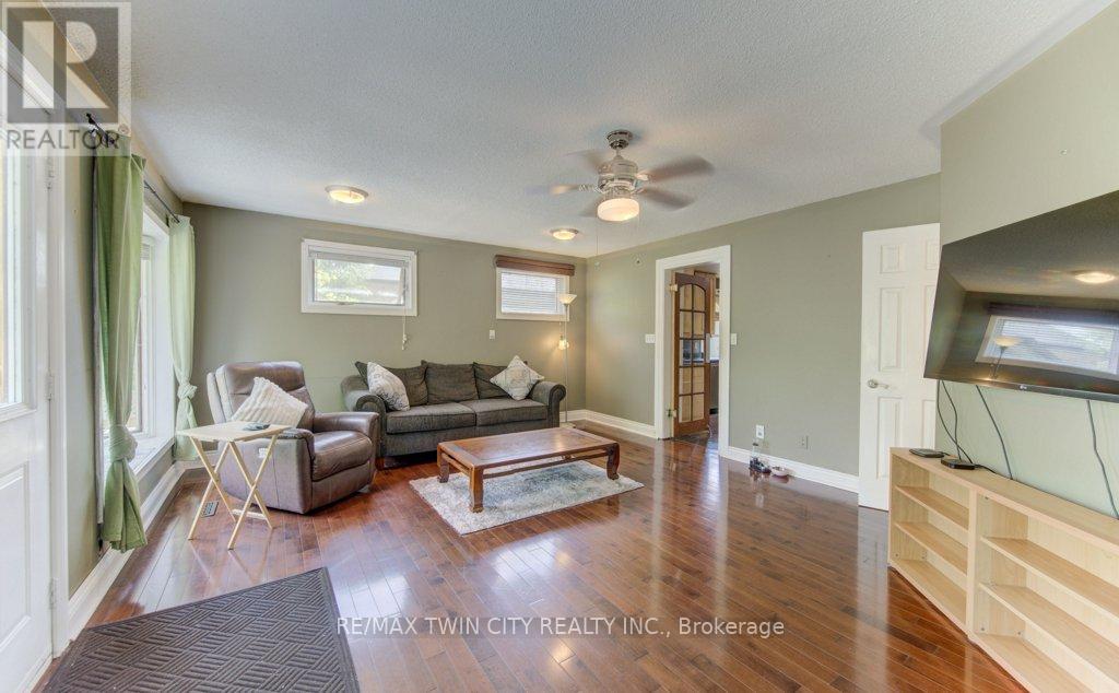 271 LONDON ROAD W - 14