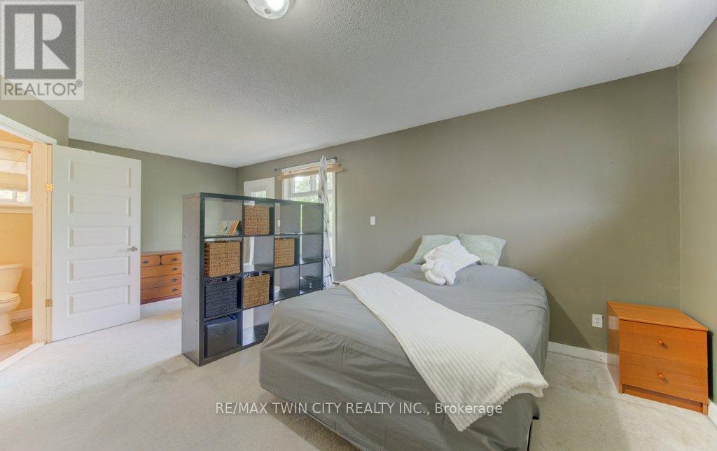 271 LONDON ROAD W - 17
