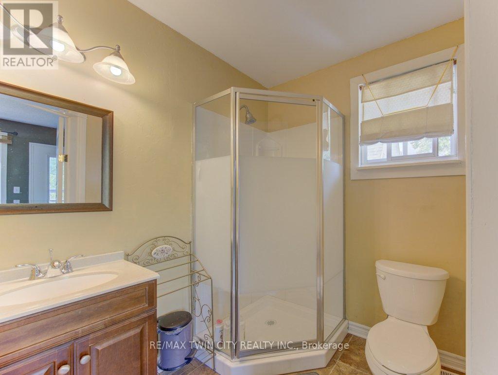 271 LONDON ROAD W - 19