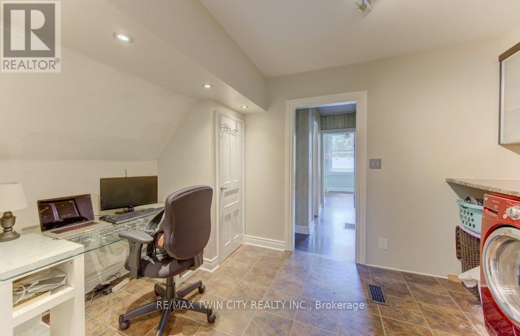 271 LONDON ROAD W - 22