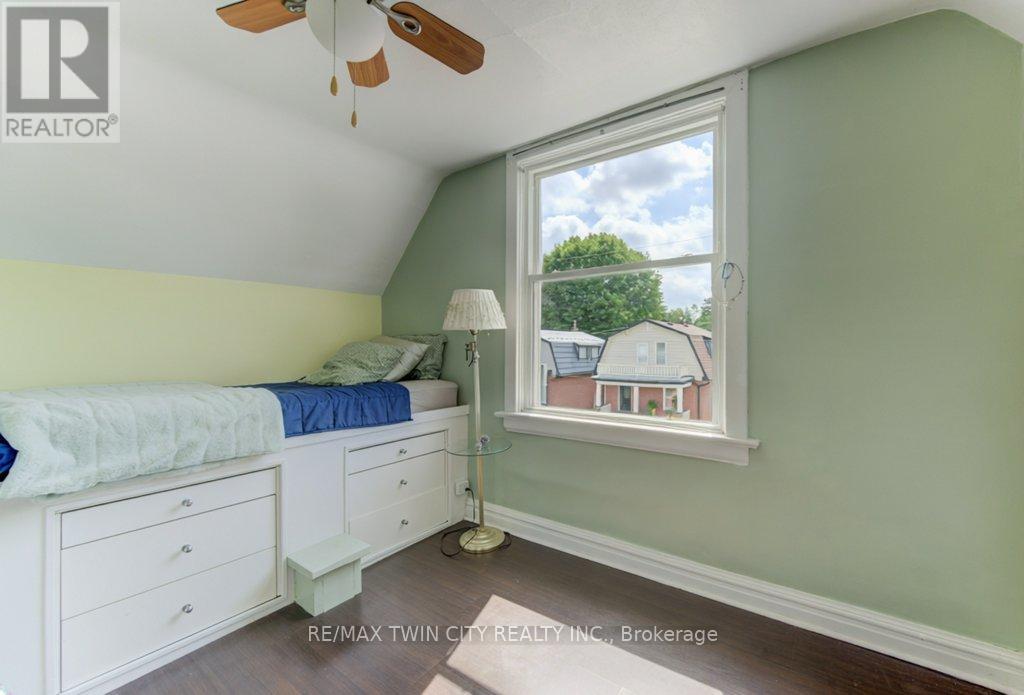 271 LONDON ROAD W - 27