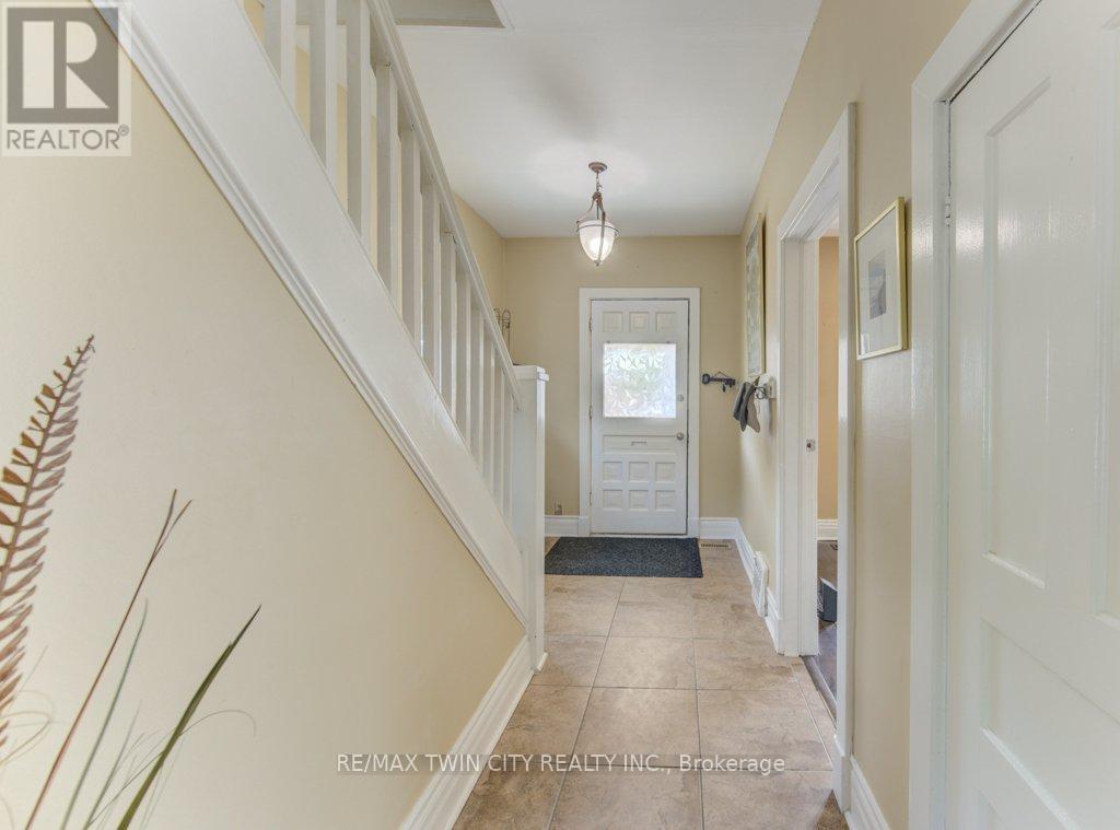 271 LONDON ROAD W - 4