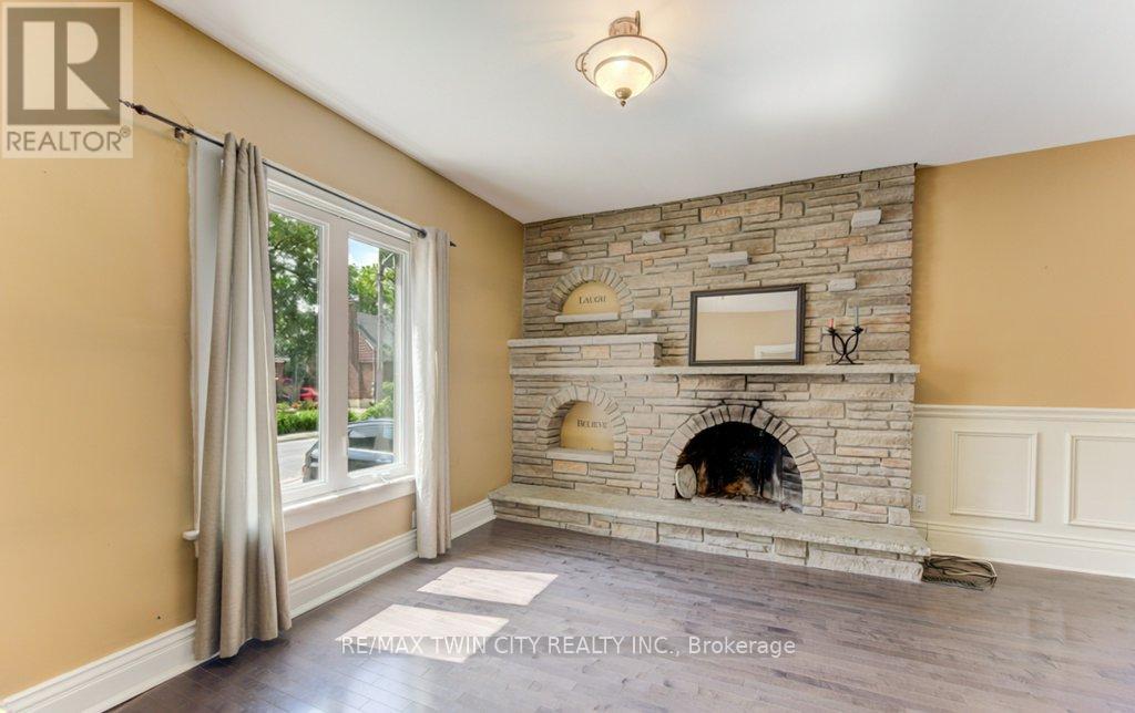 271 LONDON ROAD W - 6