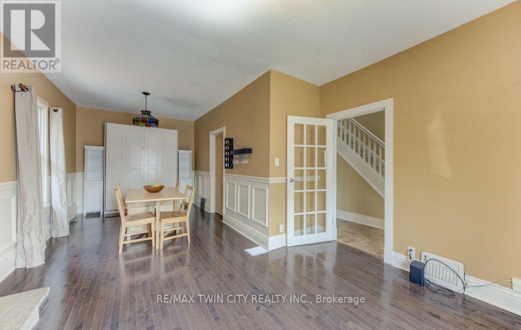 271 LONDON ROAD W - 7