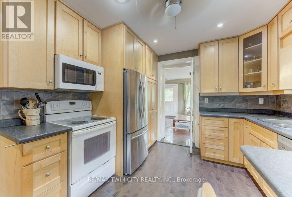 271 LONDON ROAD W - 8