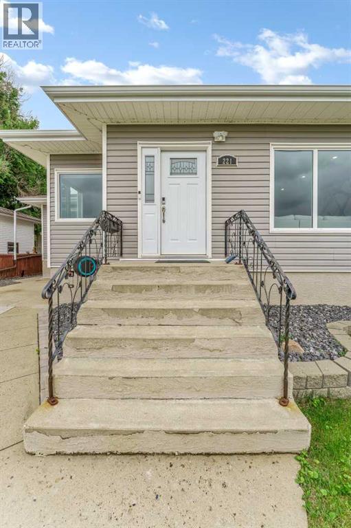 221 9 Street SW - photo 3