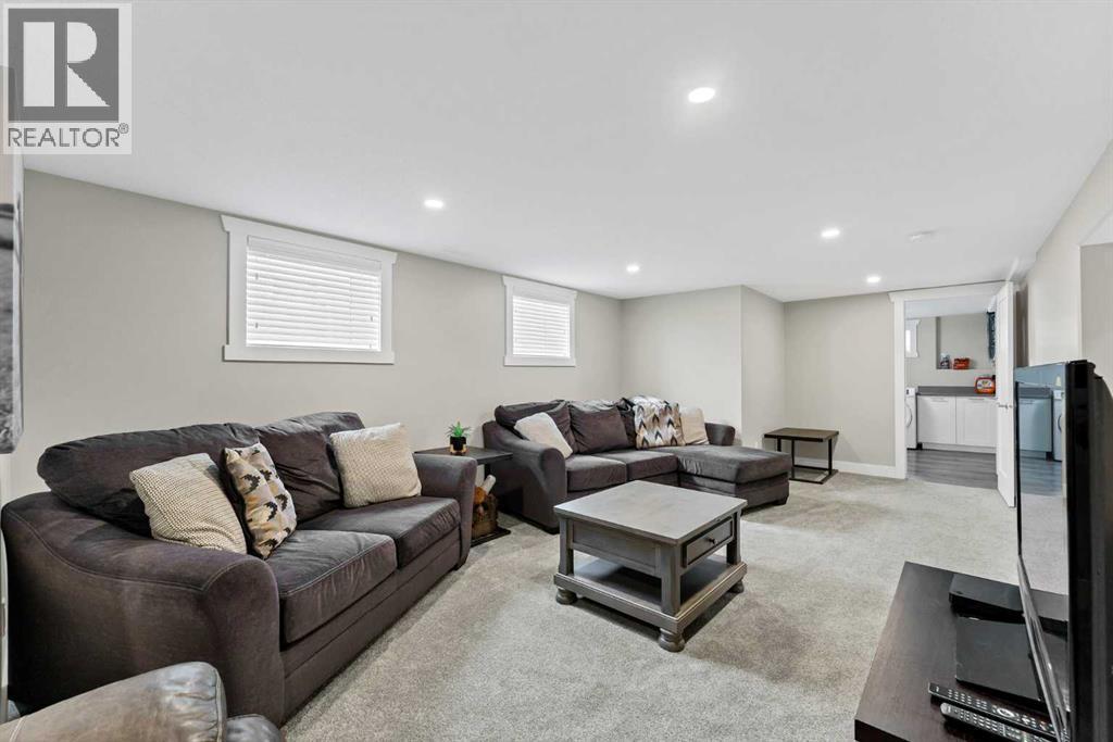 221 9 Street SW — photo 34