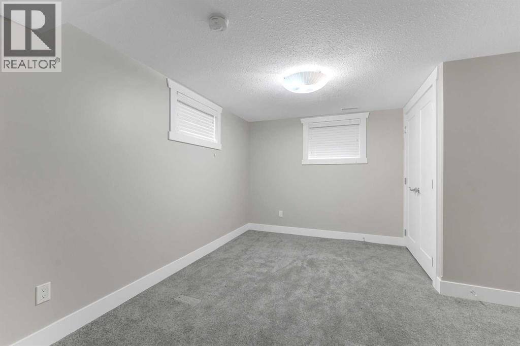 221 9 Street SW — photo 35