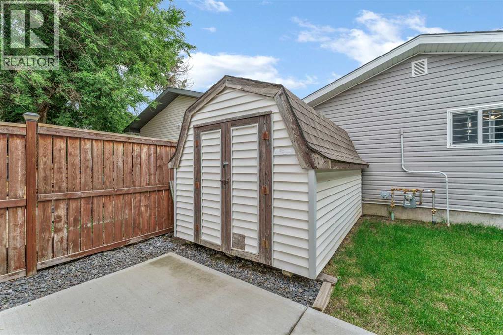 221 9 Street SW — photo 43