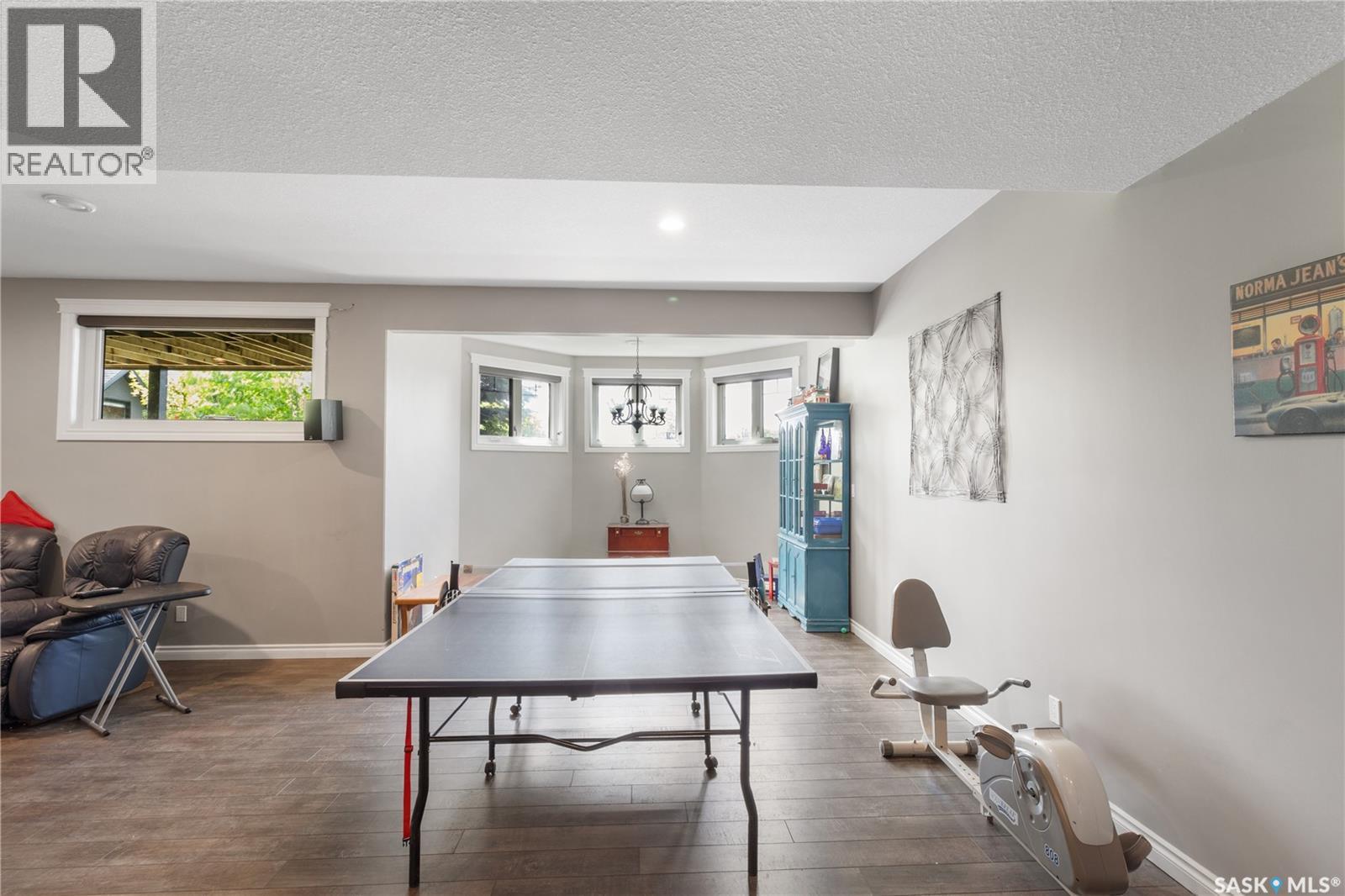 30 Pape DRIVE - 24
