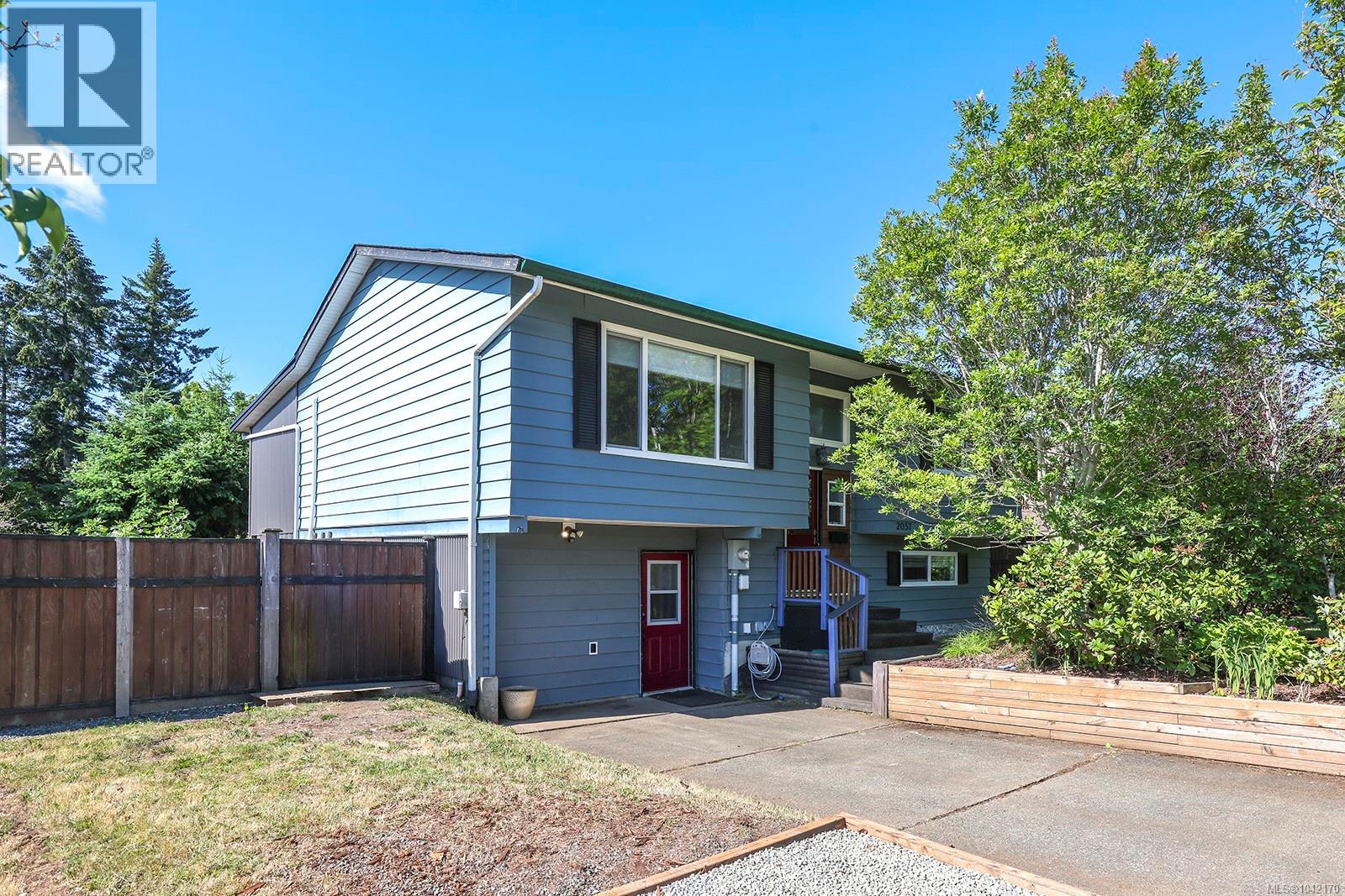 2057 Hummingbird Pl, Comox