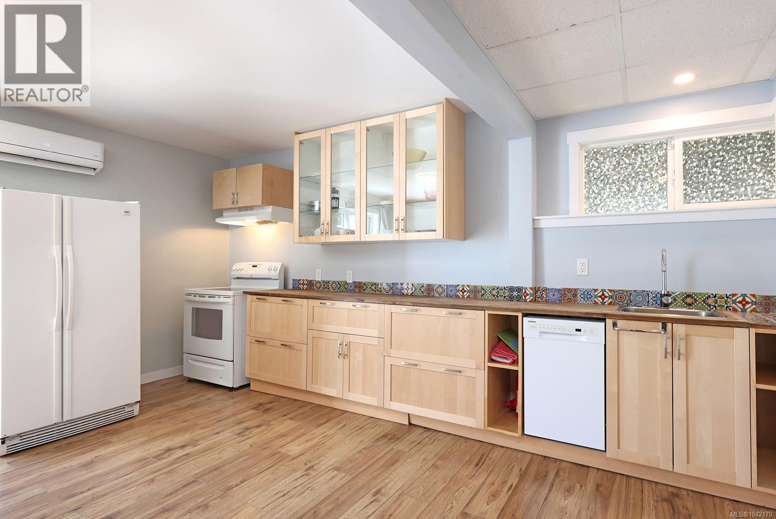 2057 Hummingbird Pl, Comox