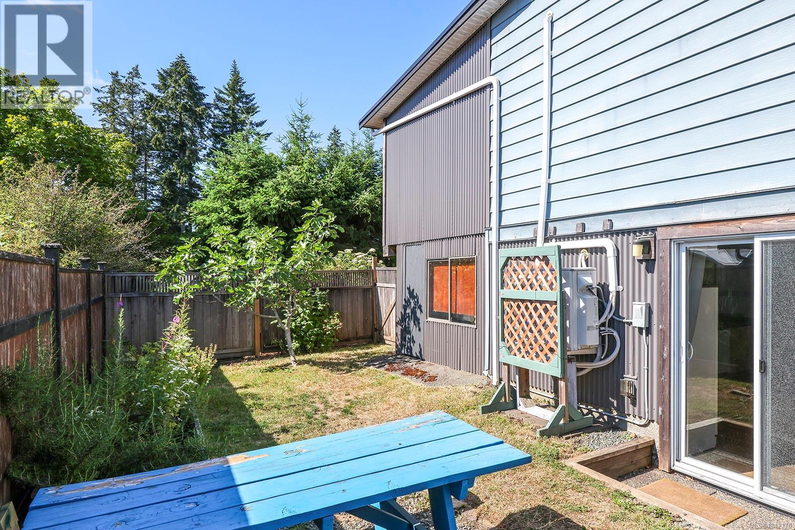 2057 Hummingbird Pl, Comox