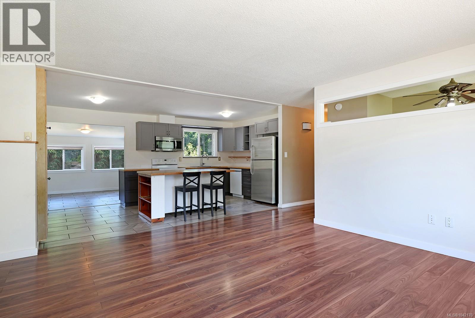 2057 Hummingbird Pl, Comox