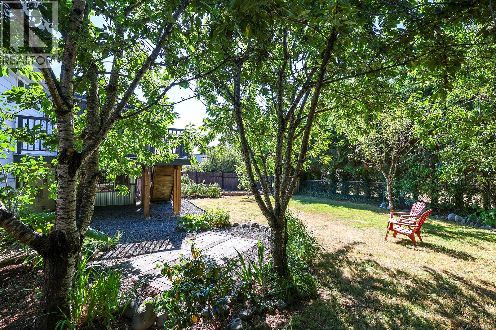 2057 Hummingbird Pl, Comox