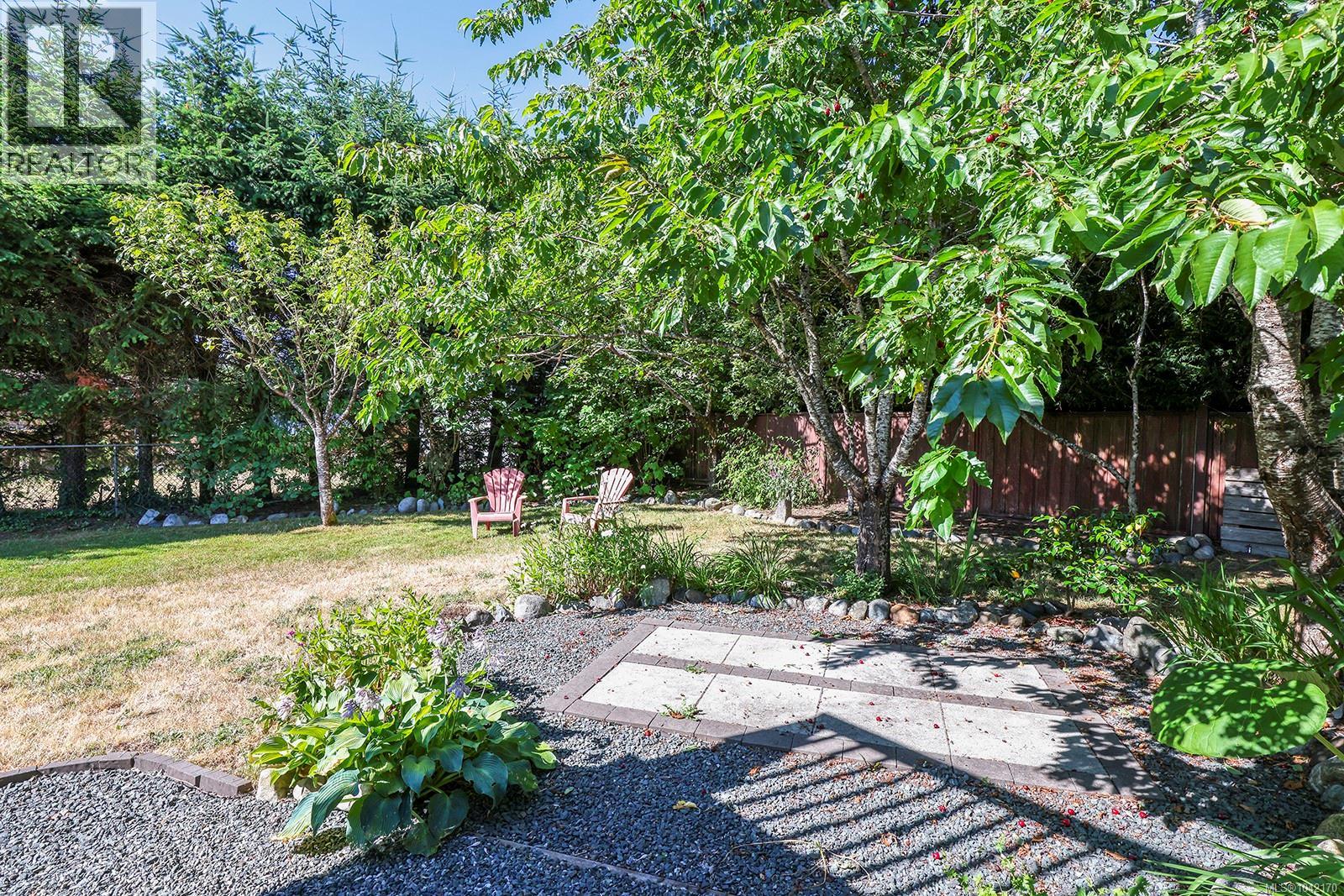 2057 Hummingbird Pl, Comox