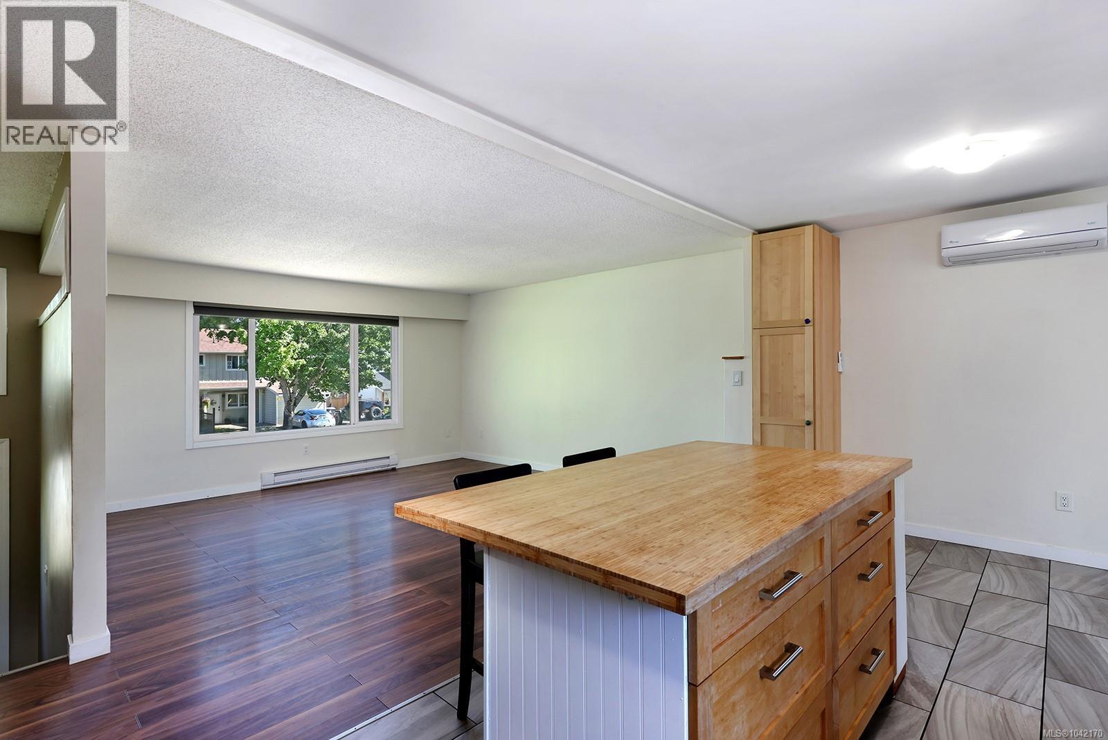 2057 Hummingbird Pl, Comox