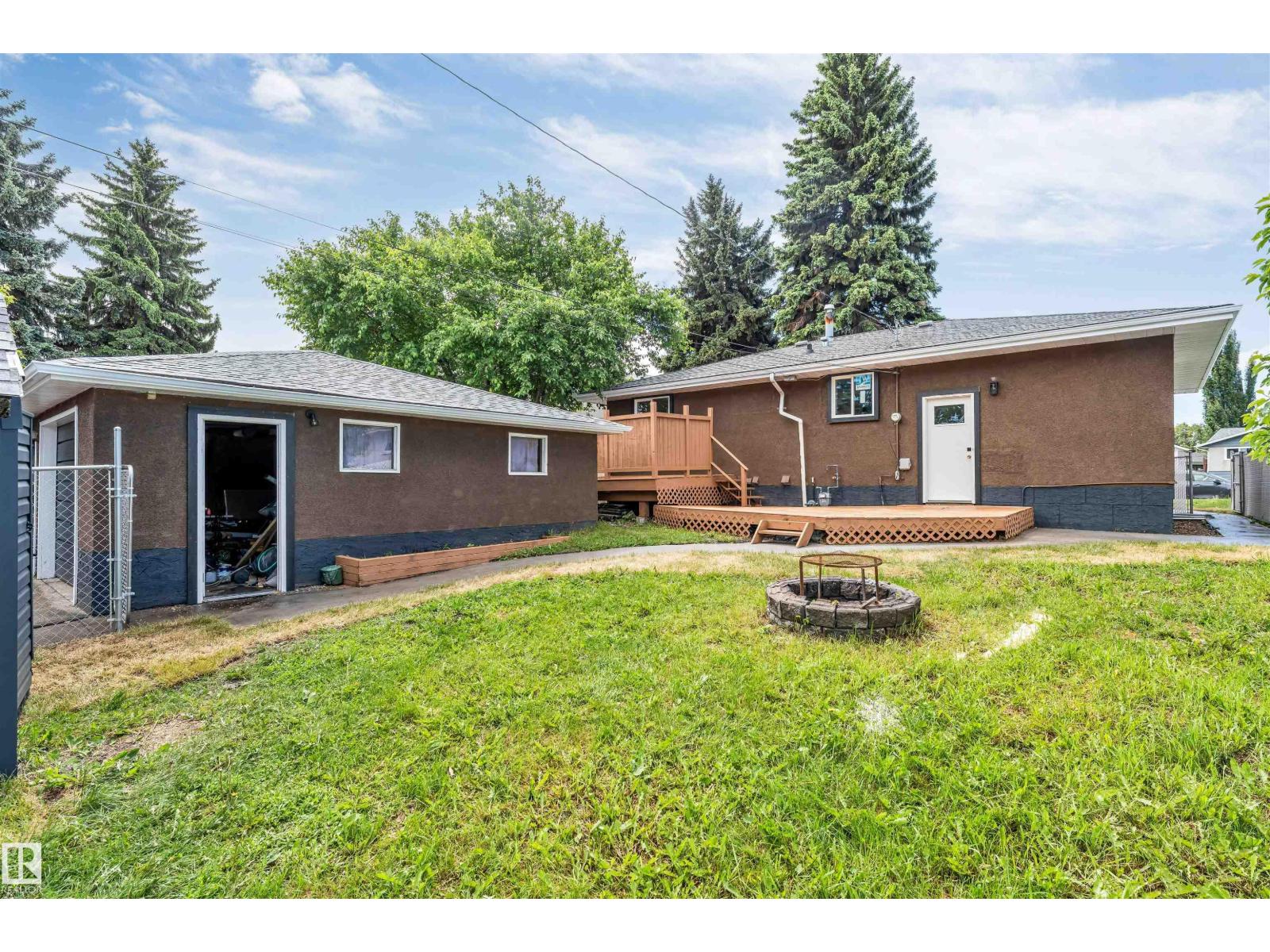 6404 88 AV NW - 35
