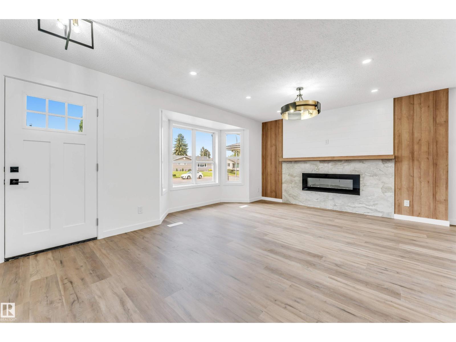 6404 88 AV NW - 6