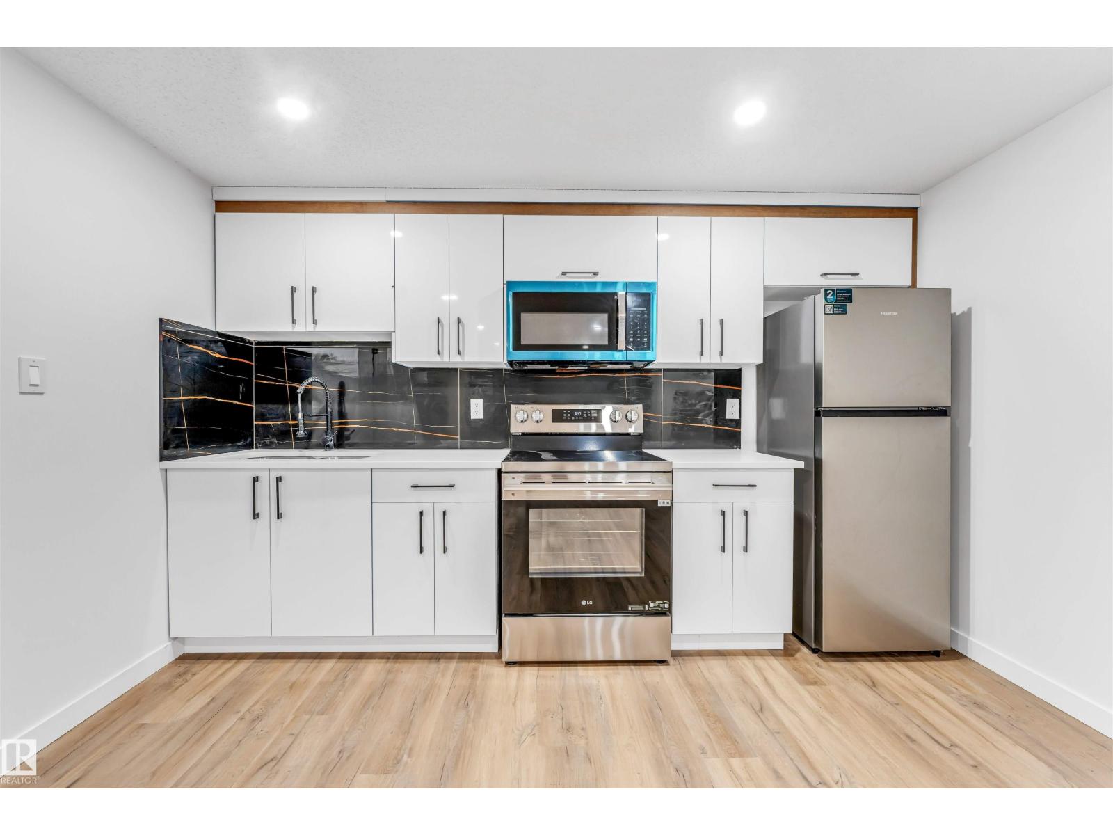 6404 88 AV NW - 27