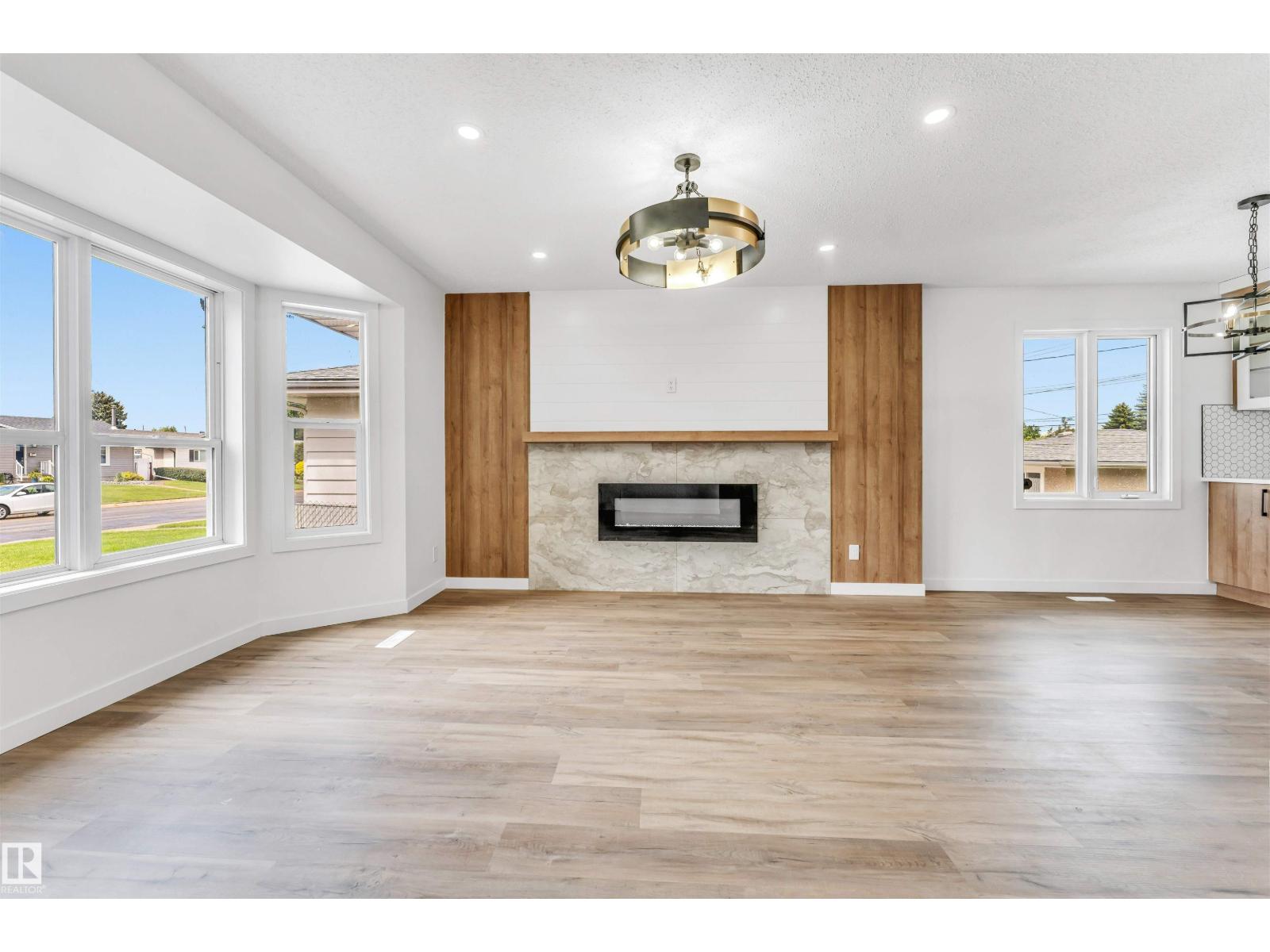 6404 88 AV NW - 7