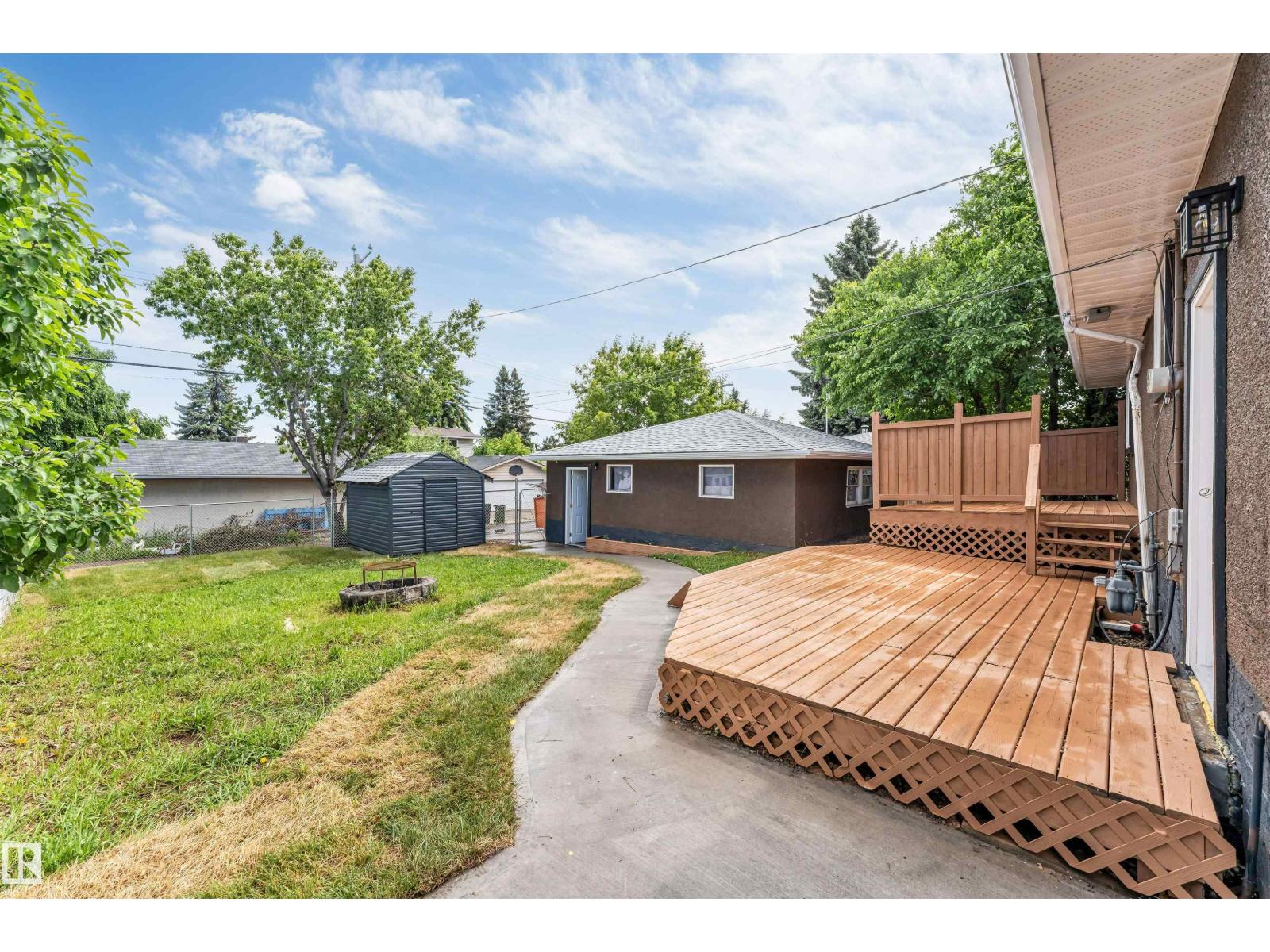 6404 88 AV NW - 36