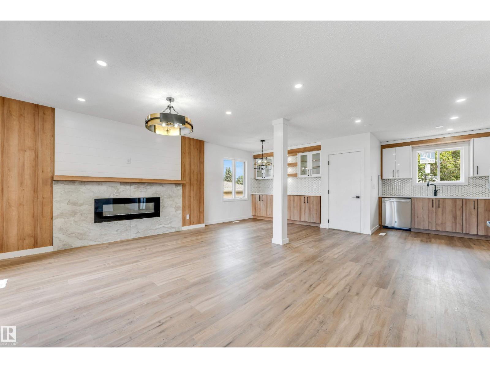 6404 88 AV NW - 4